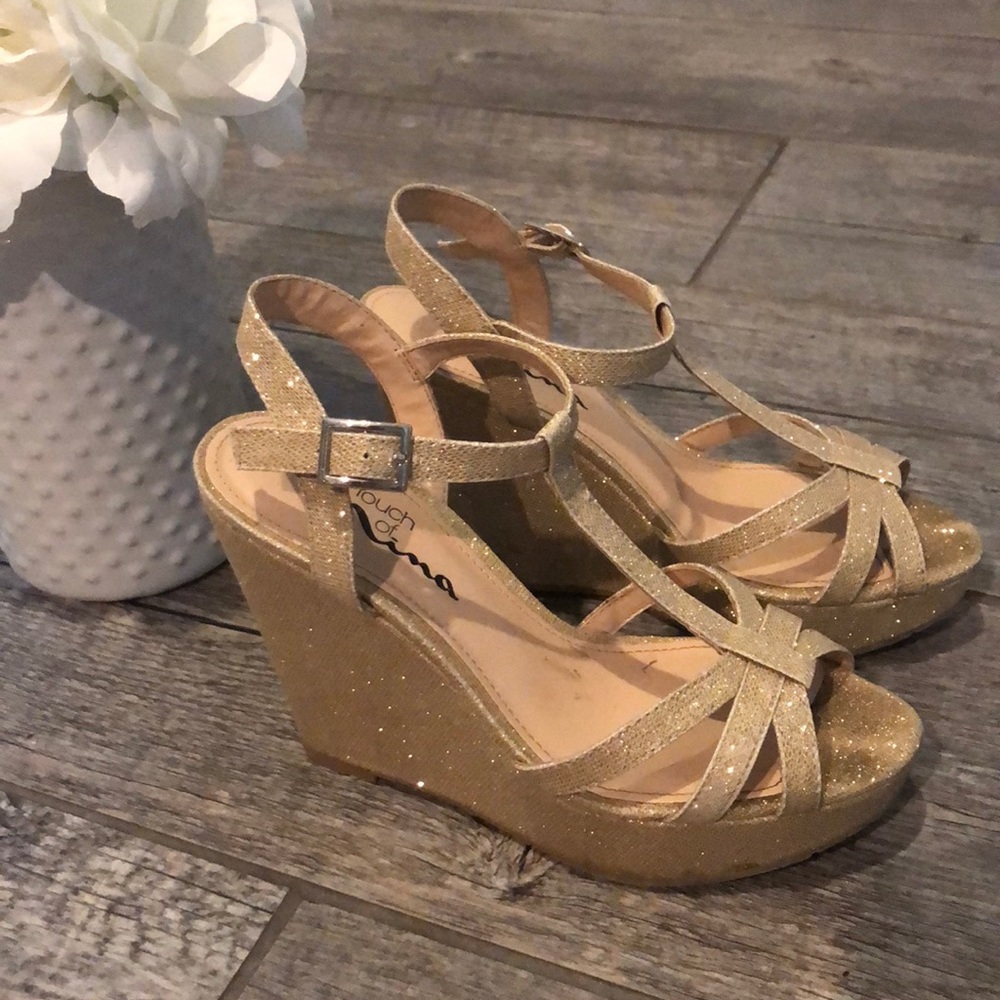 “Touch of Nina” Gold formal wedges